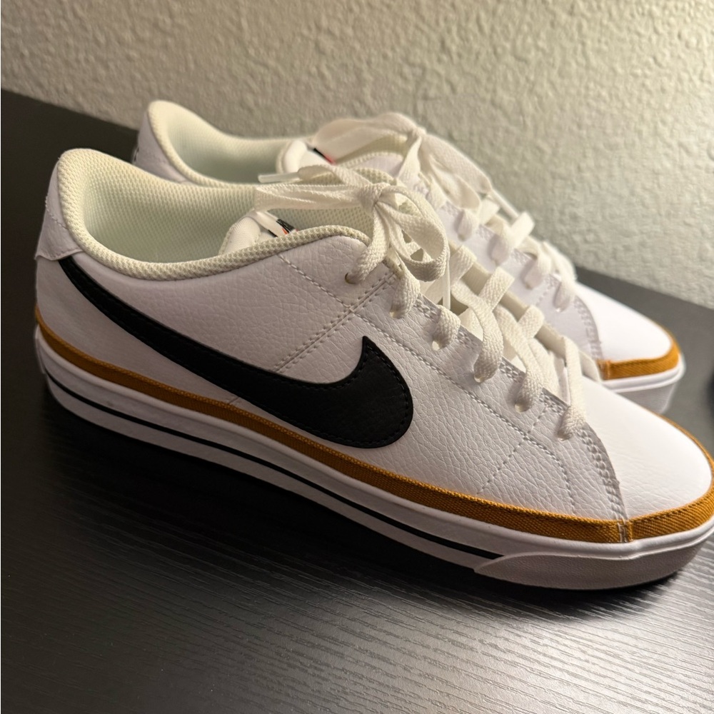 Nike Court Legacy